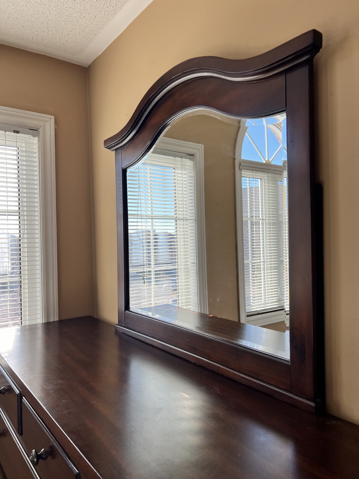 Chestnut Dresser with Mirror👔👗🧦 image indicator(3)