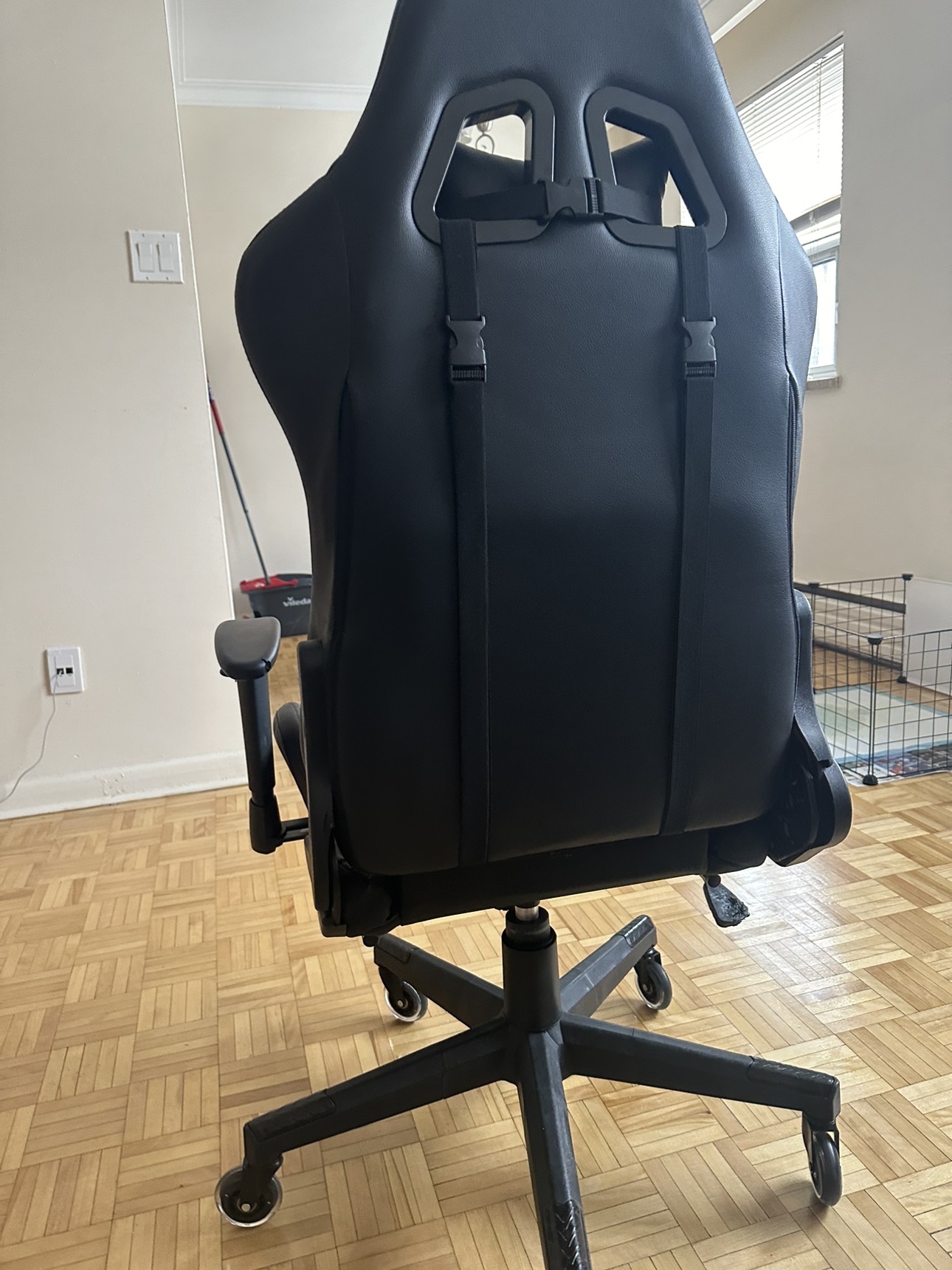 Gaming Chair  with cosmetic damages - photo 3