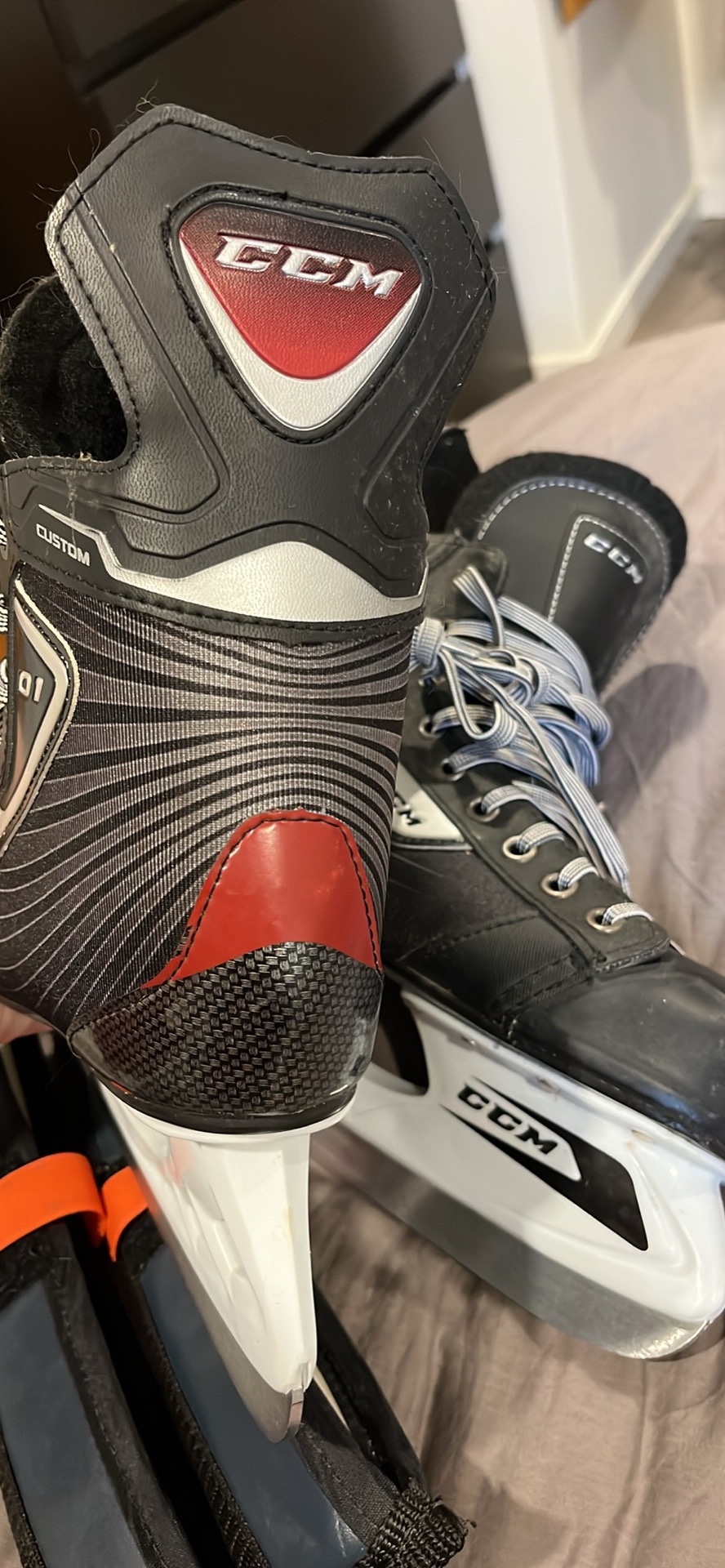 CCM hockey skates with skate guards - photo 2
