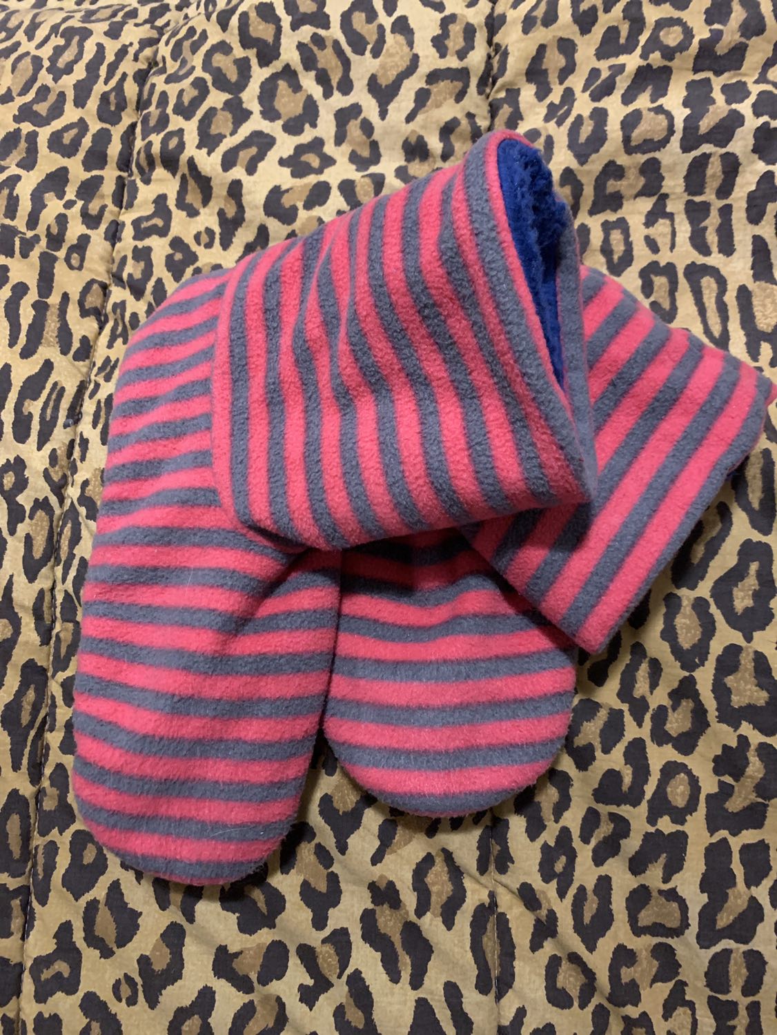 M pink and grey slippers #freecycle thumbnail