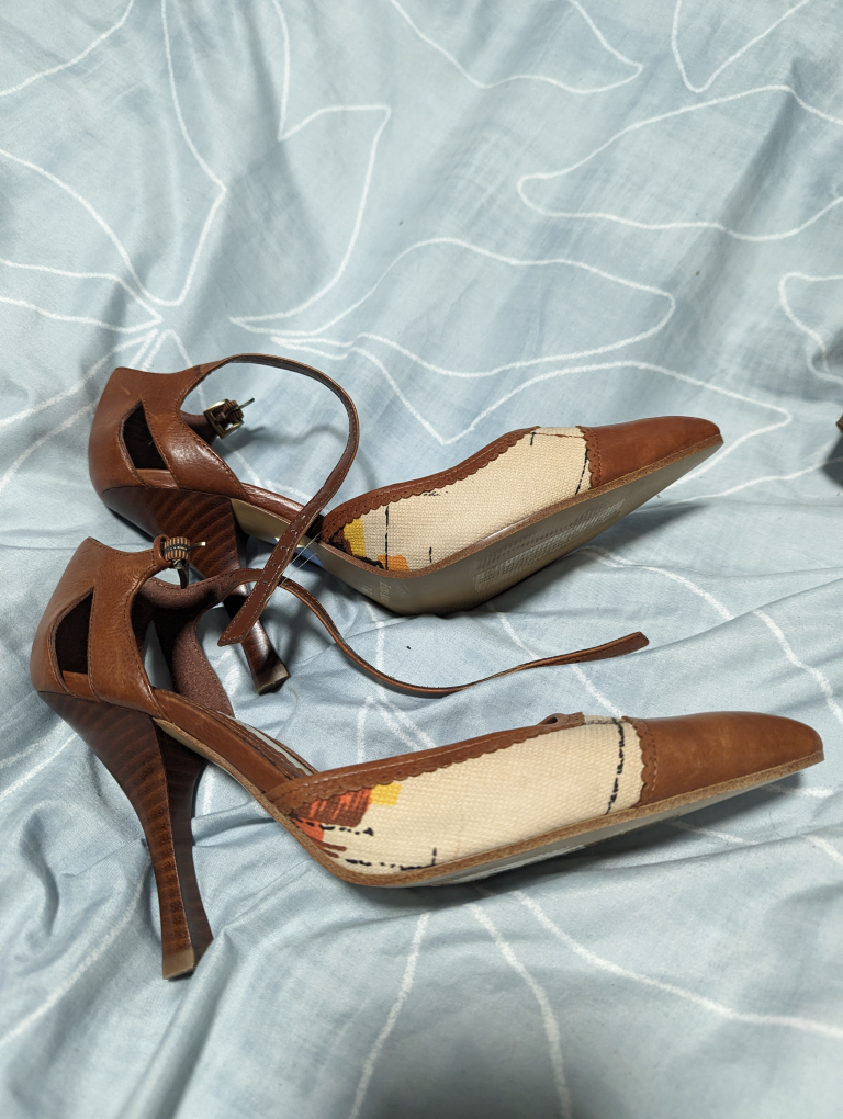 Beautiful retro Enzo Angiolini heels image indicator(2)