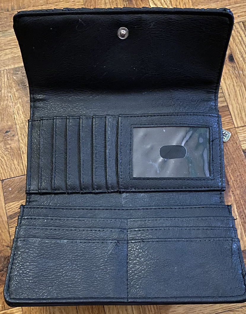 Black ladies wallet Free $0 #freecycle - photo 2