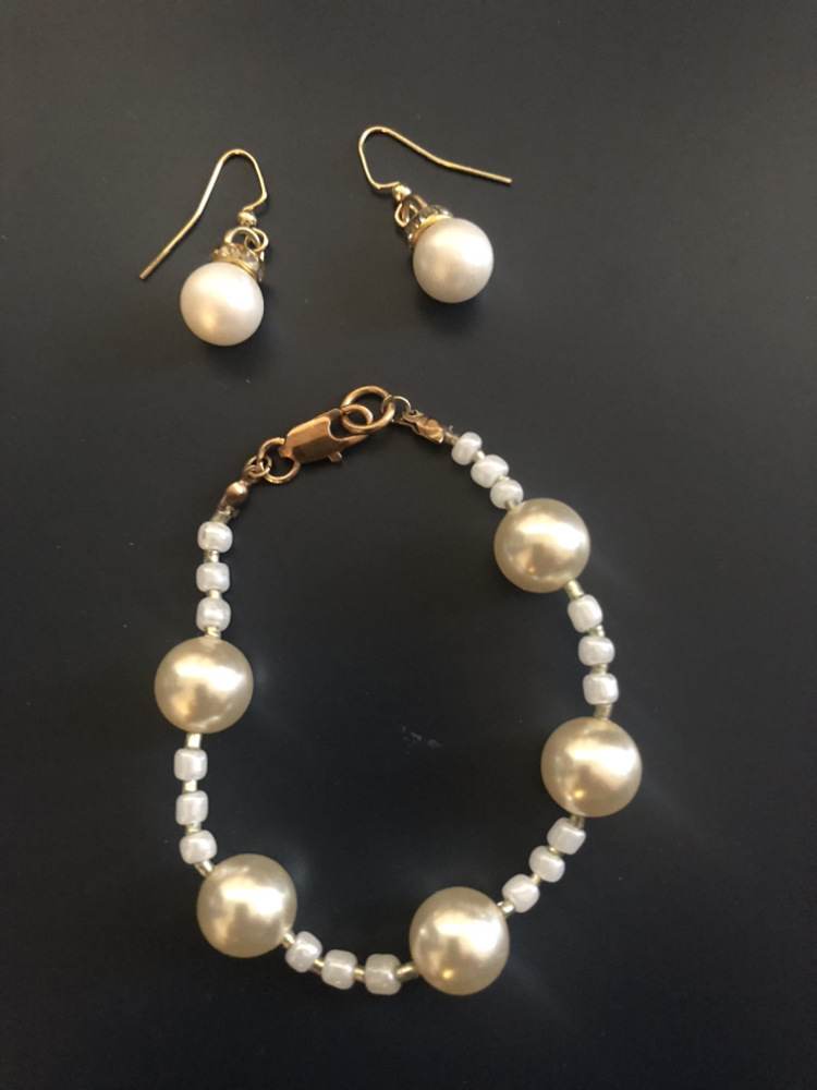 Fake pearl bracelet and earrings