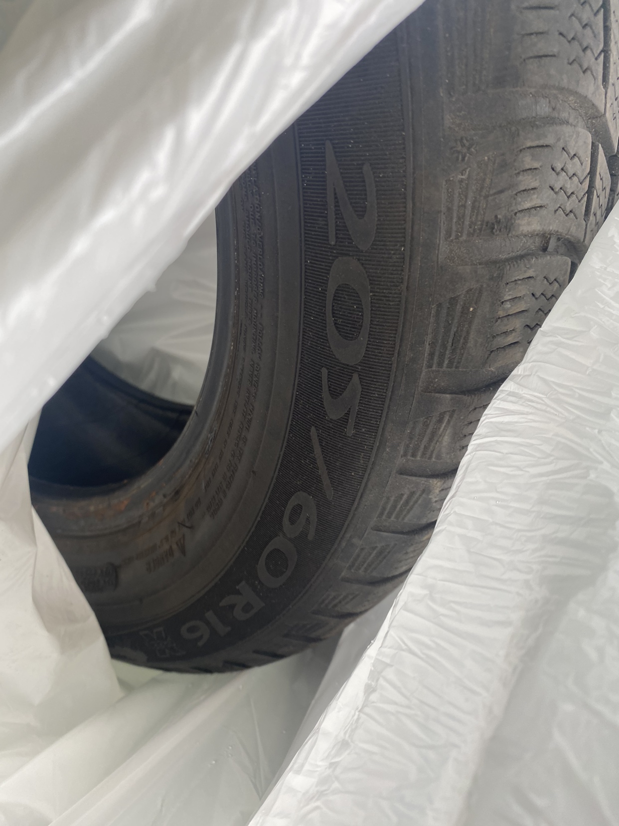 Winter tires Michelin 205/60 R16