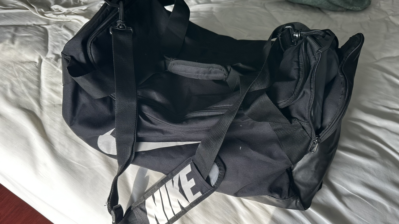 Nike black duffle bag image indicator(4)