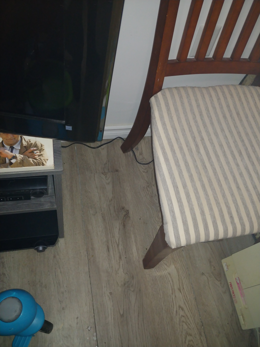 # freecycle 3 dining room chairs - photo 2