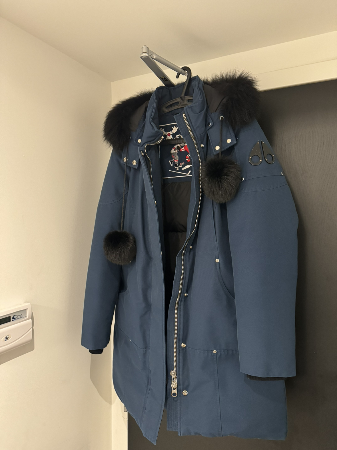 barely worn women’s moose knuckles jacket for sale - photo 2