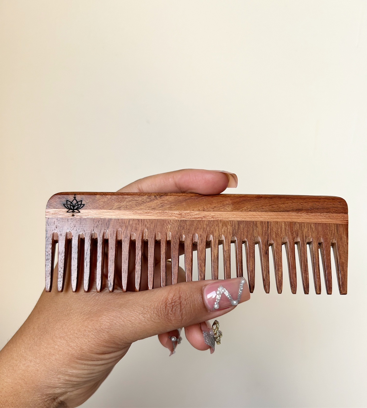 Wooden comb thumbnail