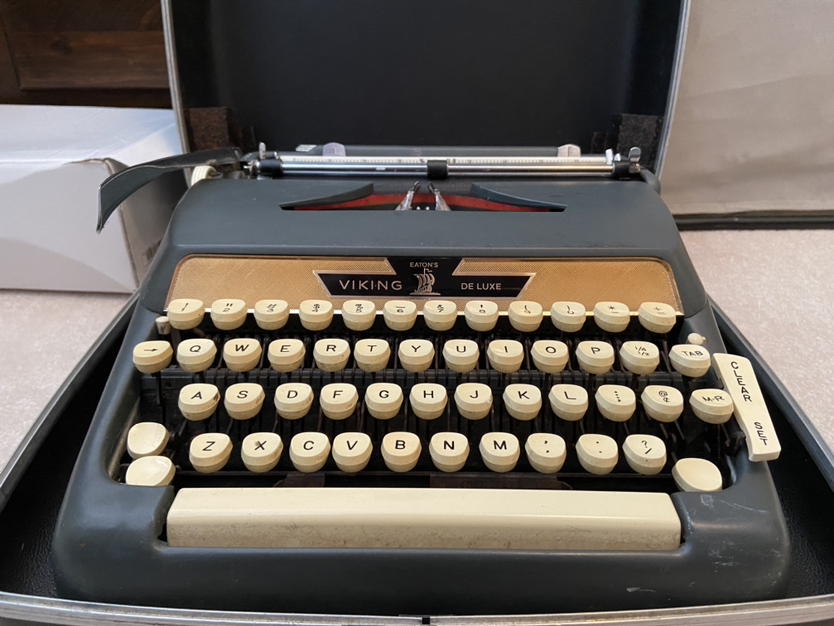 1960s Eaton Viking's Deluxe Typewriter thumbnail