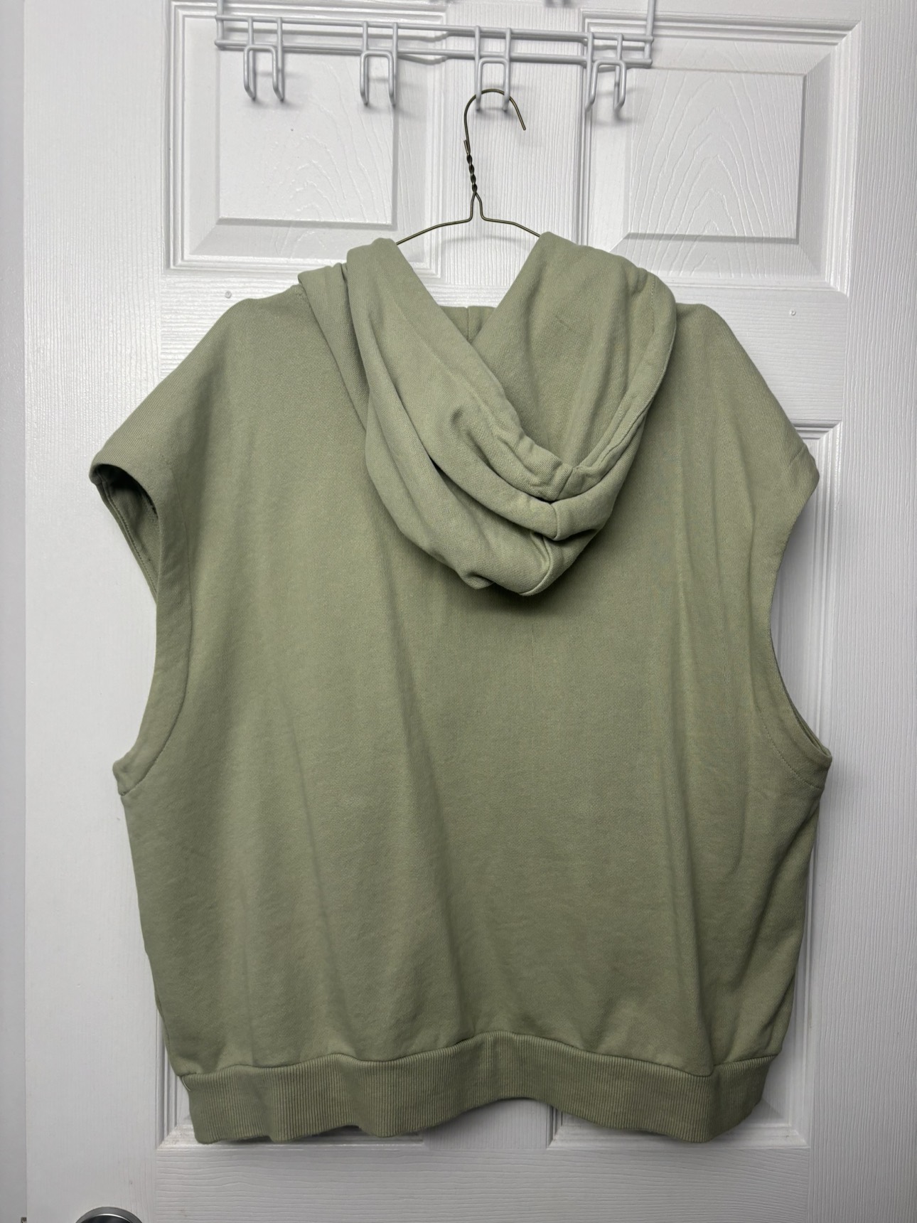 Green sleeveless hoodie - photo 2