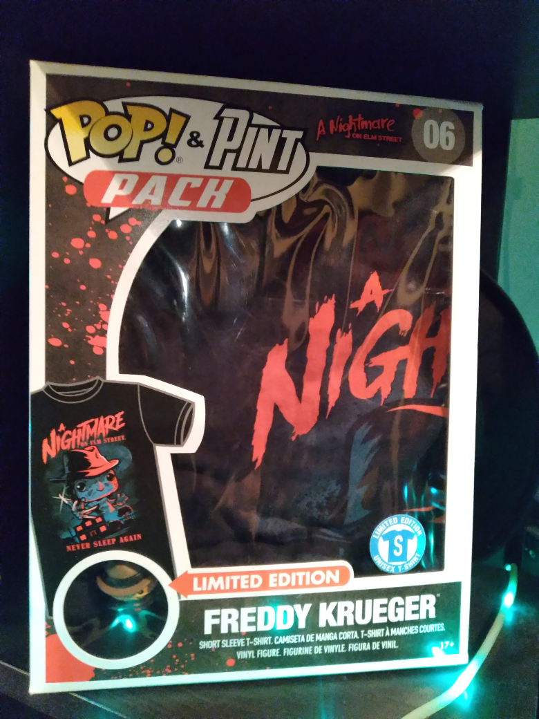 FREDDY KRUEGER T-SHIRT & FIGURE - FUNKO POP & PINT - SMALL image indicator(6)