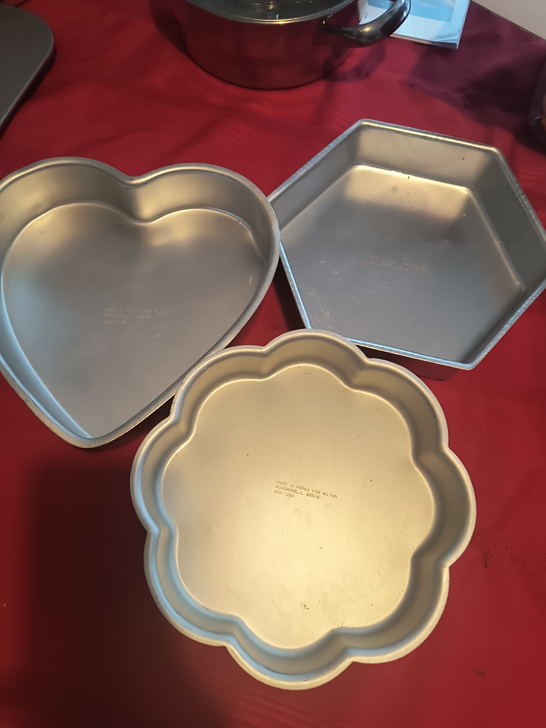 Wilton cake pans thumbnail