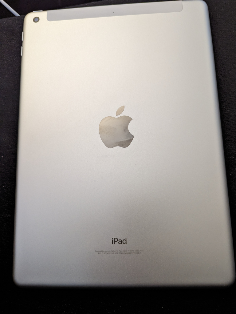 iPad 5th Gen - 64GB Cellular/Wifi - Unlocked - photo 4