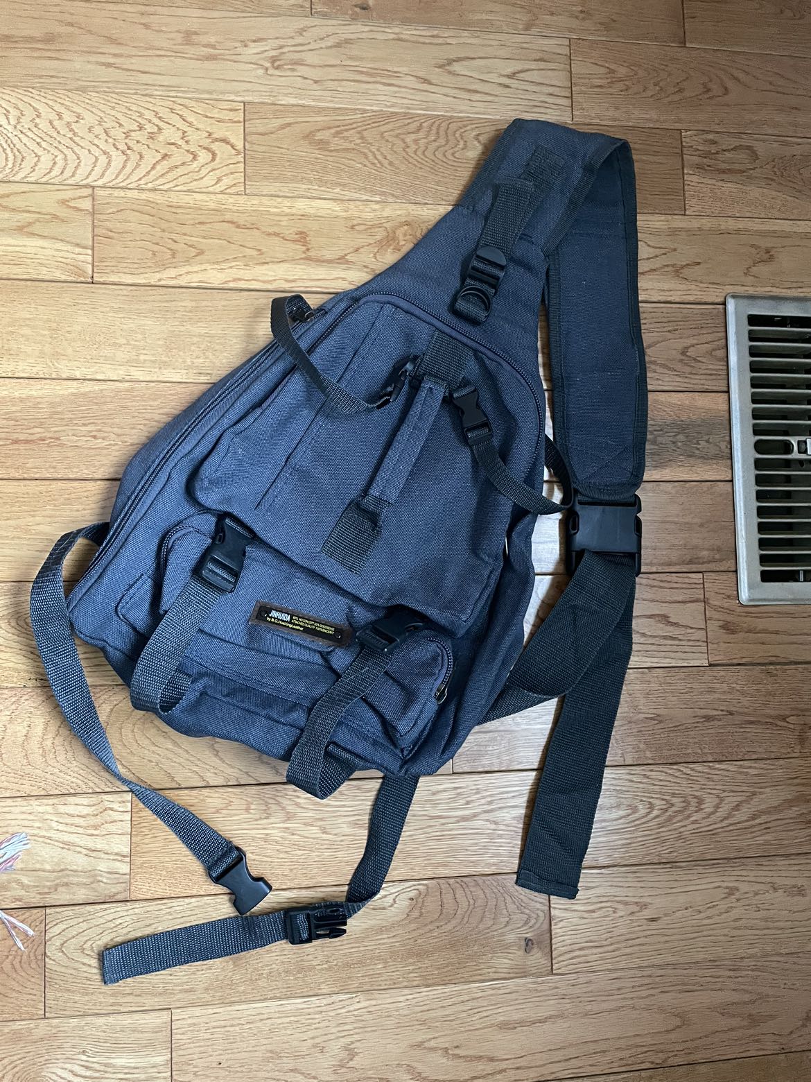 New Side bag with many zippers thumbnail