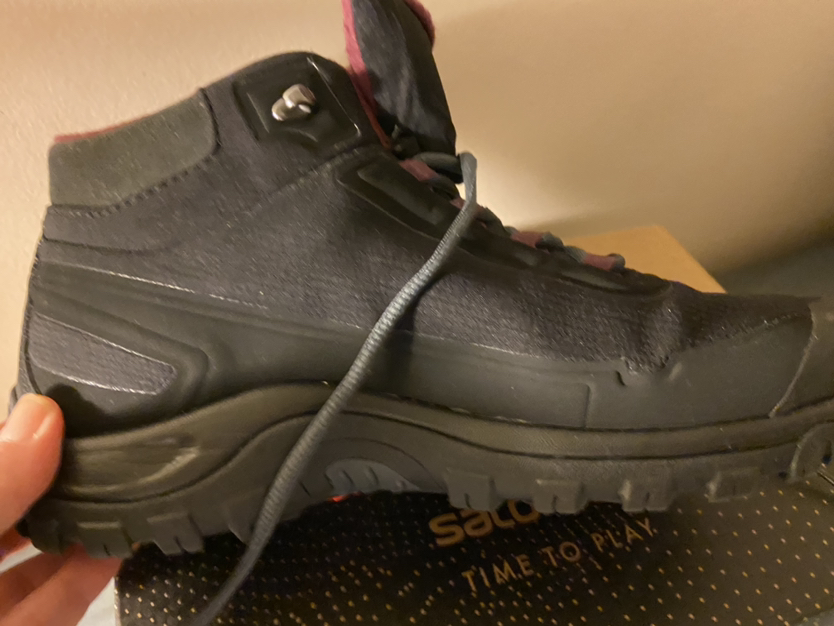 Women's waterproof Salomon soft shell boots ….size 9.5 image indicator(3)