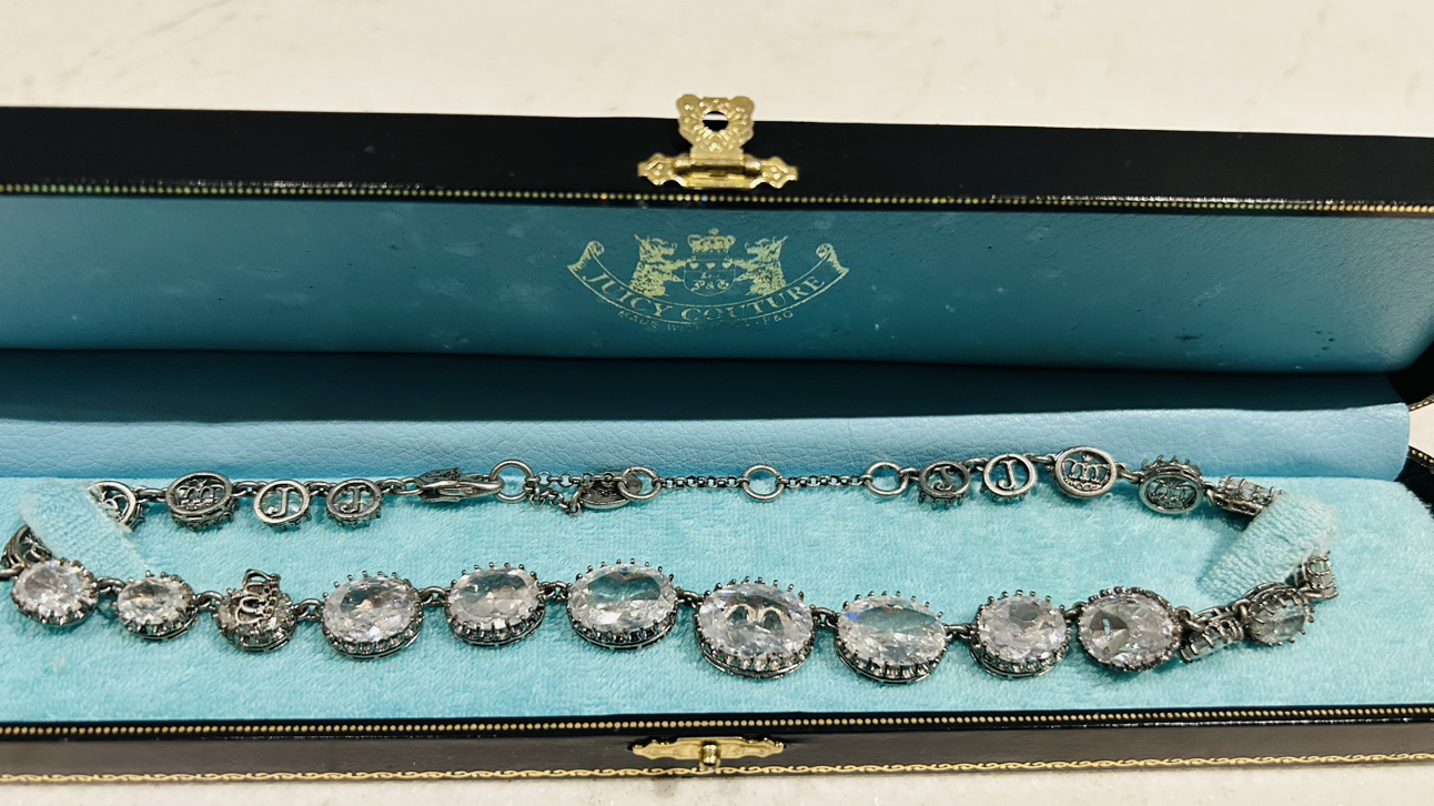 New in box vintage Juicy Couture necklace image indicator(2)