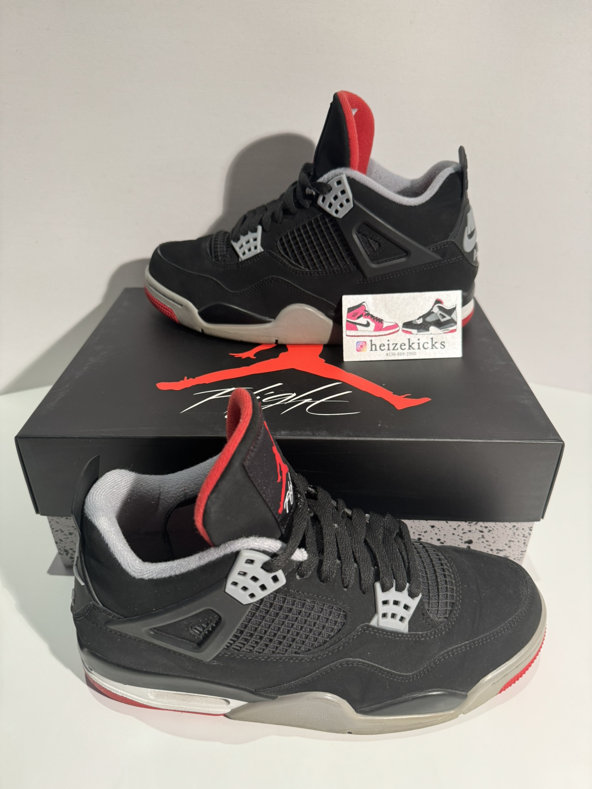 Air Jordan 4 Bred size 8.5 image indicator(2)