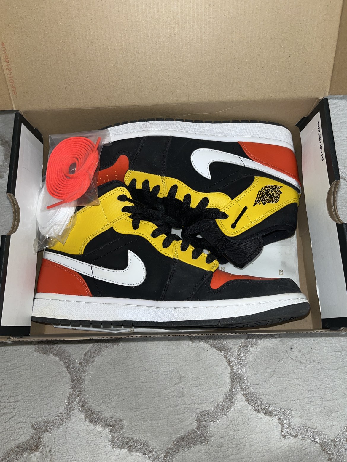 Jordan 1 mid - photo 2