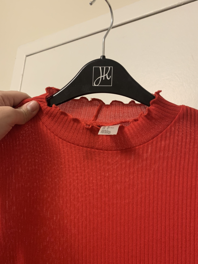 Cute red cropped shirt image indicator(5)