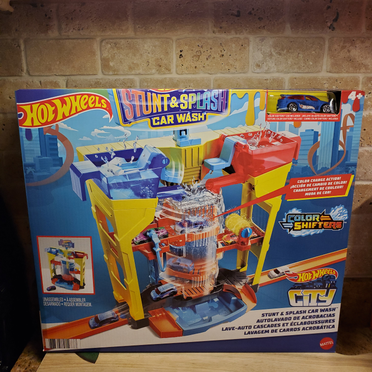 BNIB Hot Wheels Stunt & Splash Car Wash Playset thumbnail