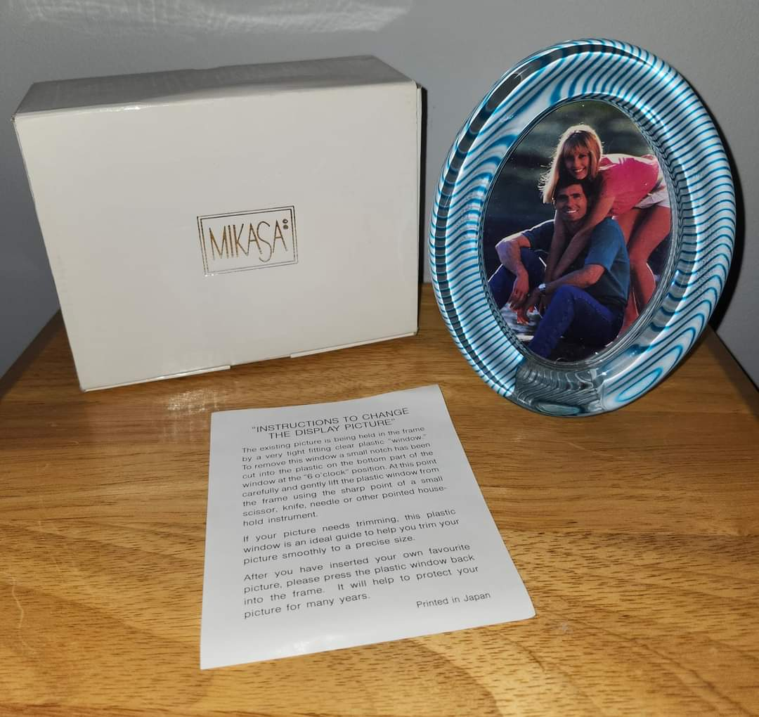 BNIB VINTAGE MIKASA Jade OVAL PHOTO FRAME. image indicator(3)