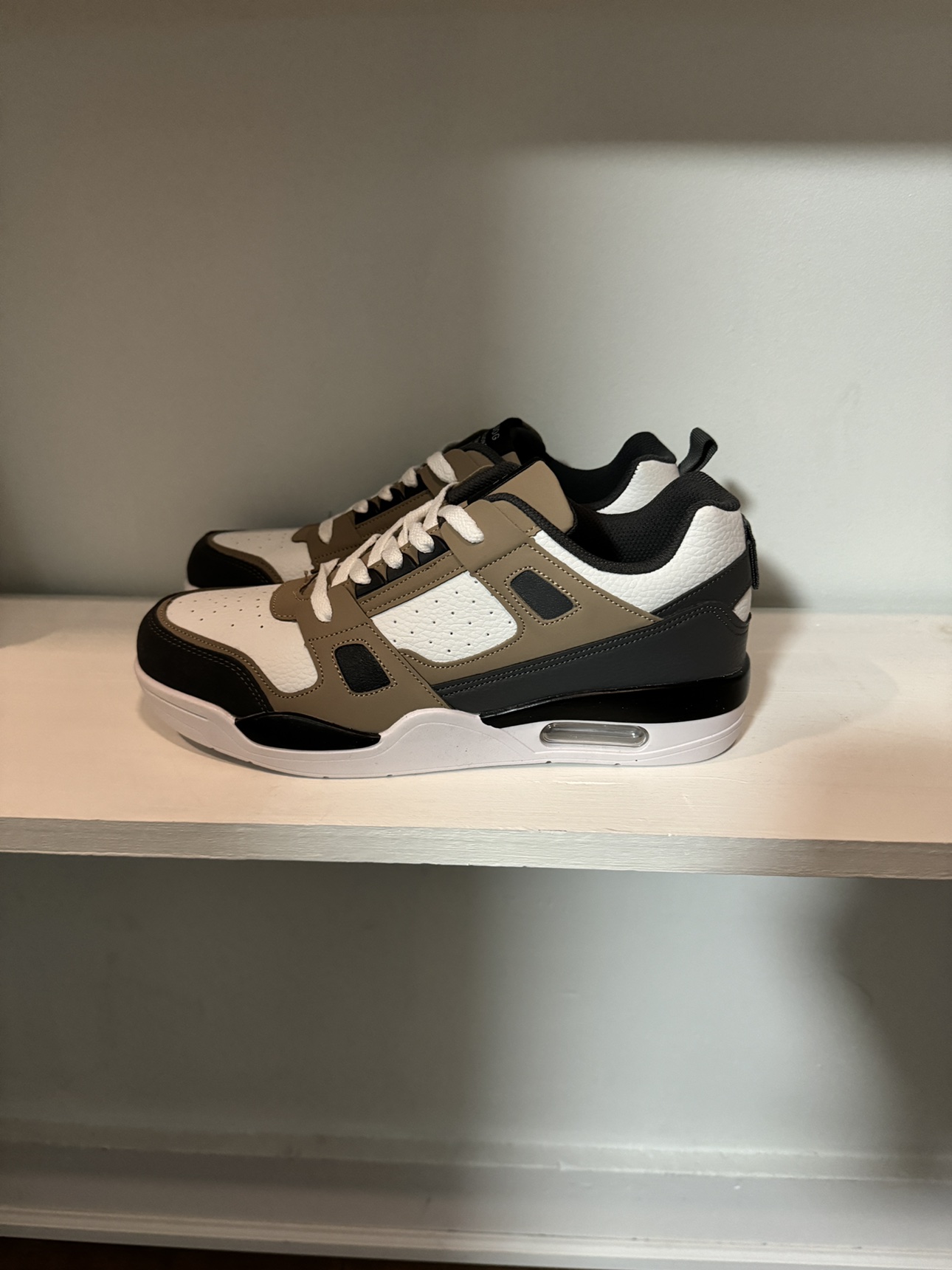 Sneaker size 9