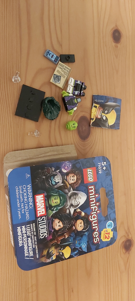 Sell/Trade Lego Marvel Series 2 She-Hulk thumbnail