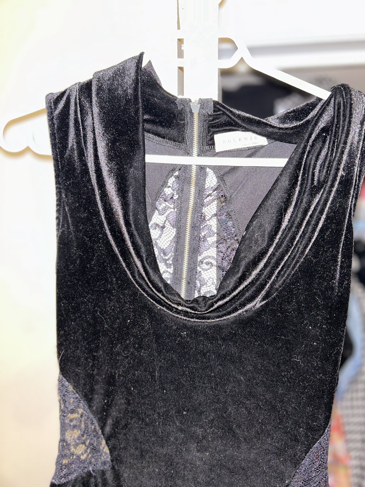 🥕Black velvet dress with lace detailing for date night image indicator(3)