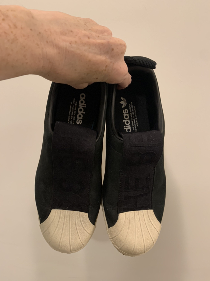 Women’s size 8 Adidas navy pull on shoes thumbnail