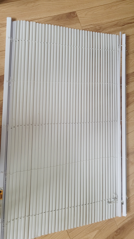 free vinyl blinds 52w by 36h thumbnail