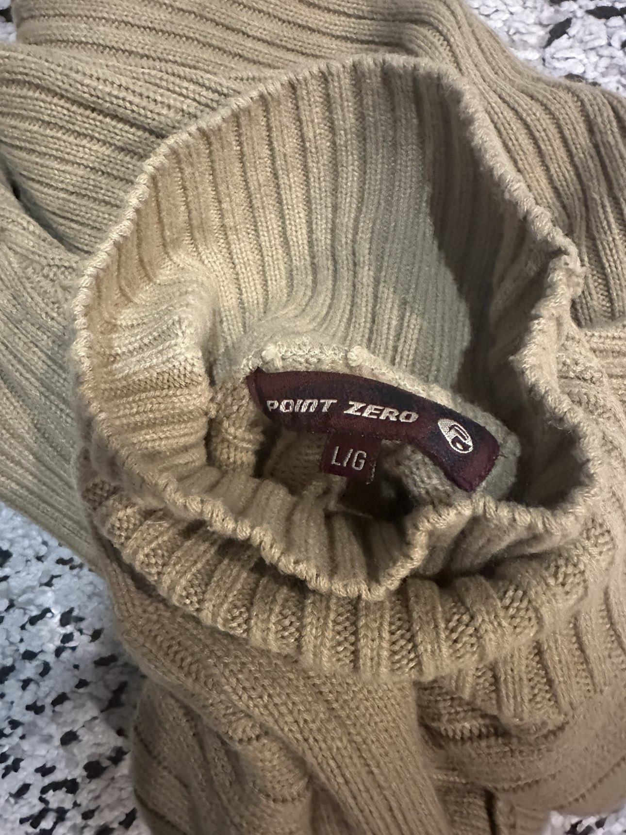 Men’s Sweater image indicator(2)