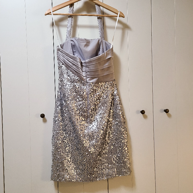 prom's sequins dress