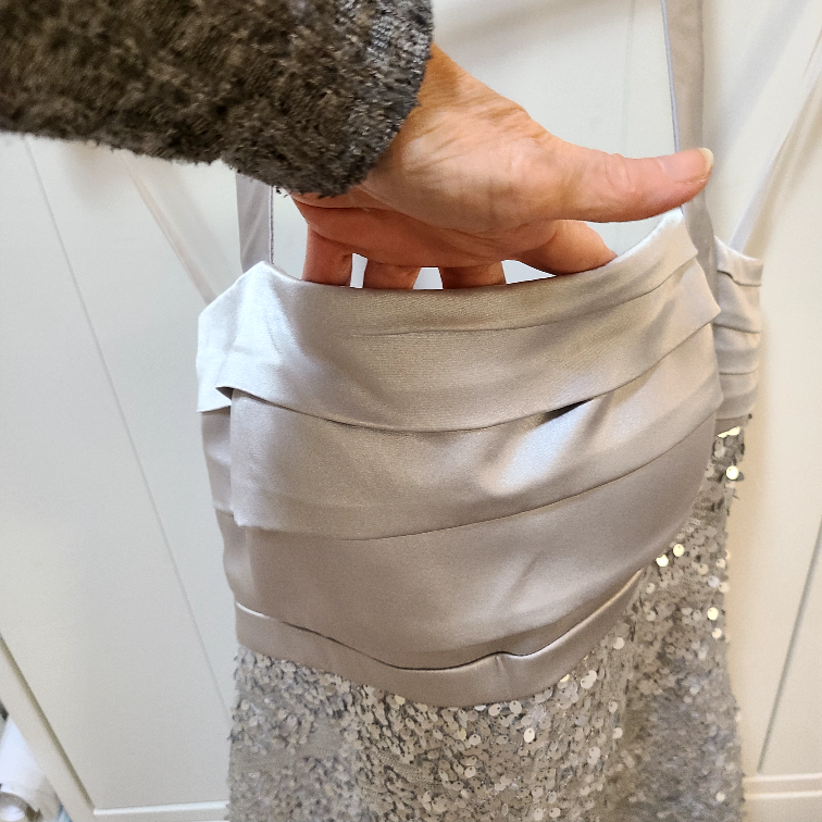 prom's sequins dress - photo 3