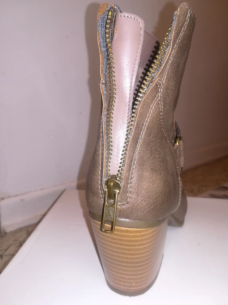 NEW no box Women's Aerosoles Brown/Stone Boots, size 9 image indicator(3)