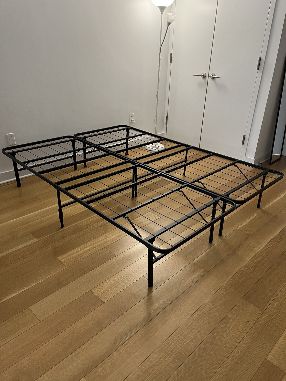 Metal bed frame - photo 2