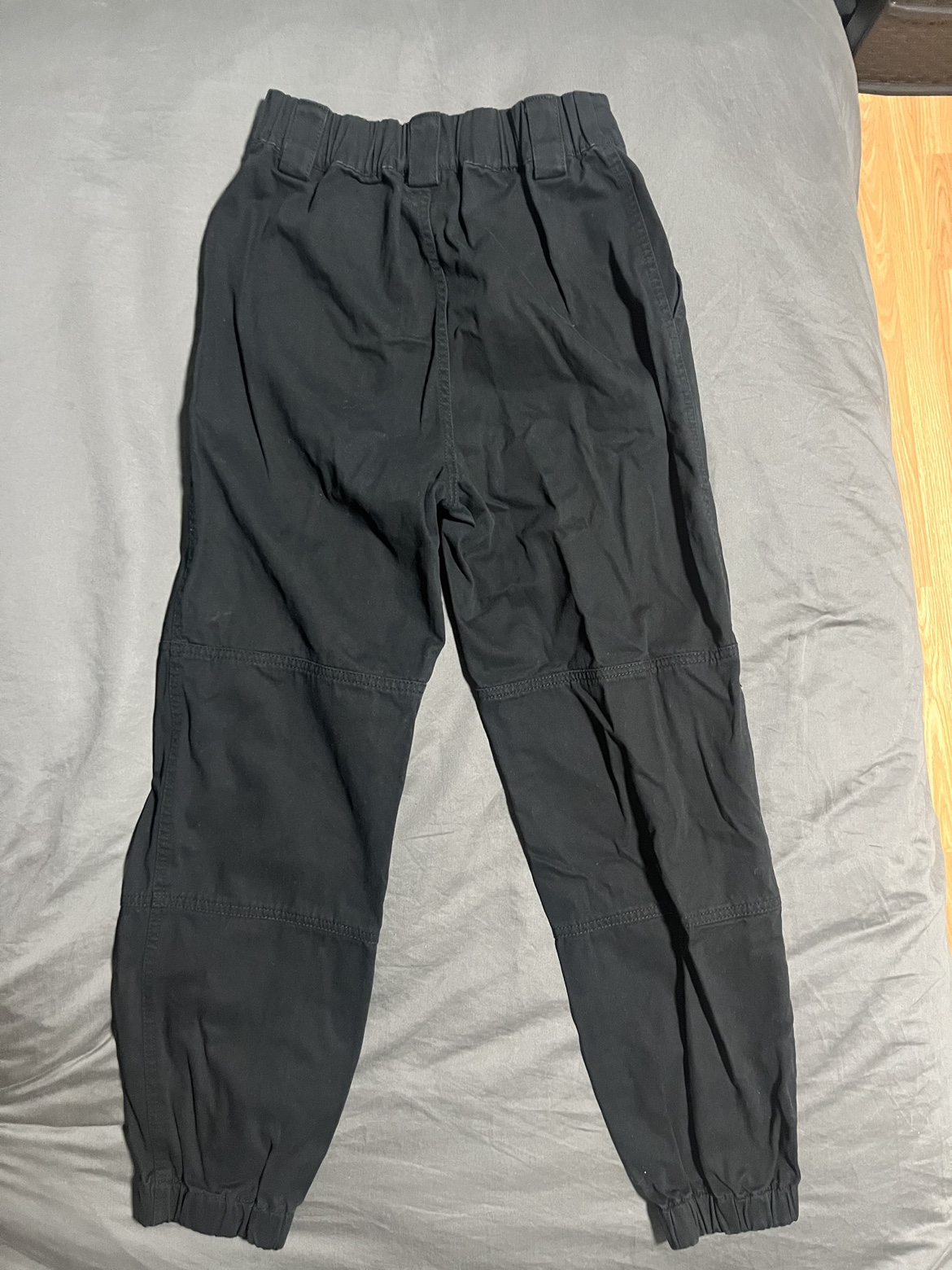 TNA (Aritzia) Cuffed Cargo Pants image indicator(2)