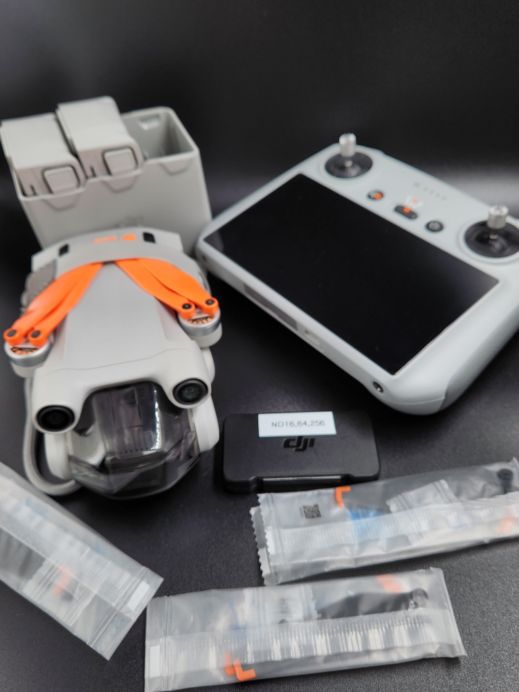 ***FOR SALE*** DJI MINI 3 PRO FLY MORE COMBO with DJI RC control - photo 2