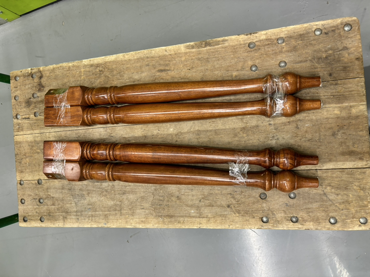 Solid Oak table w Chairs image indicator(5)