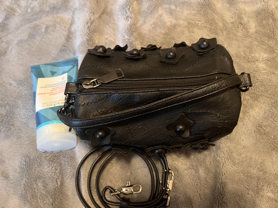 Leather crossbody bag image indicator(4)