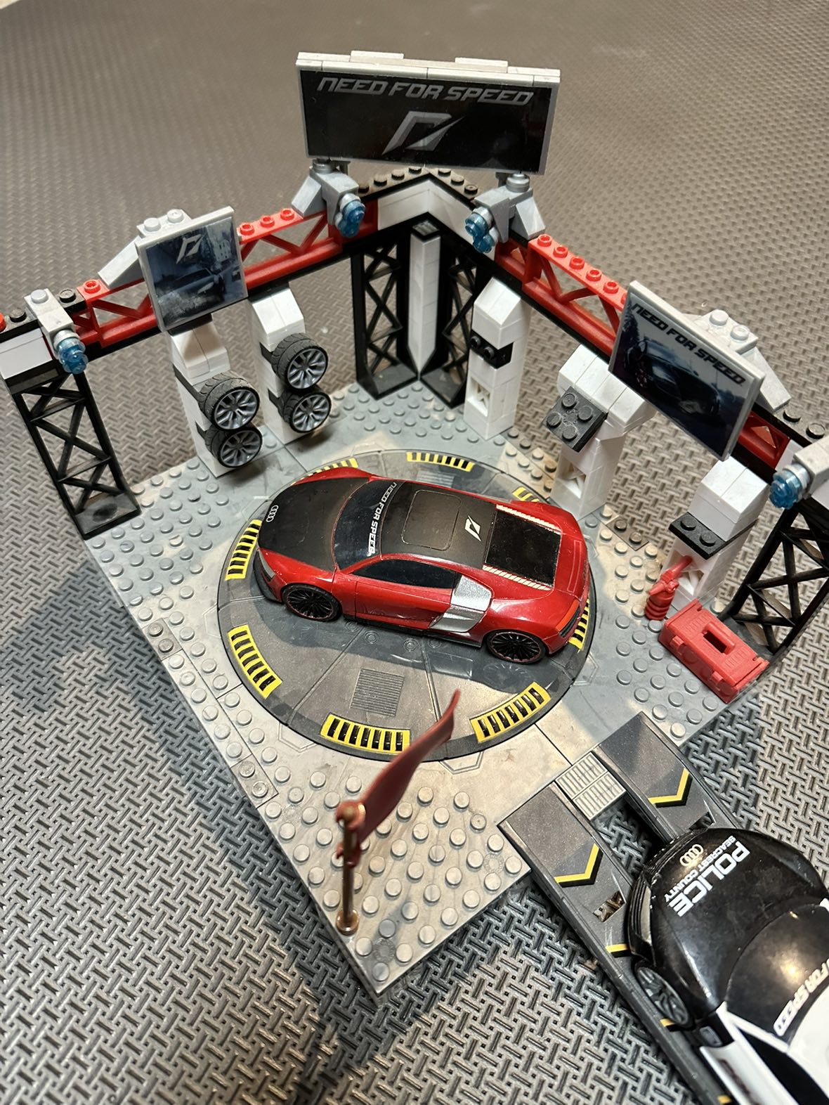 Need for Speed Mega Bloks Custom Garage St image indicator(2)