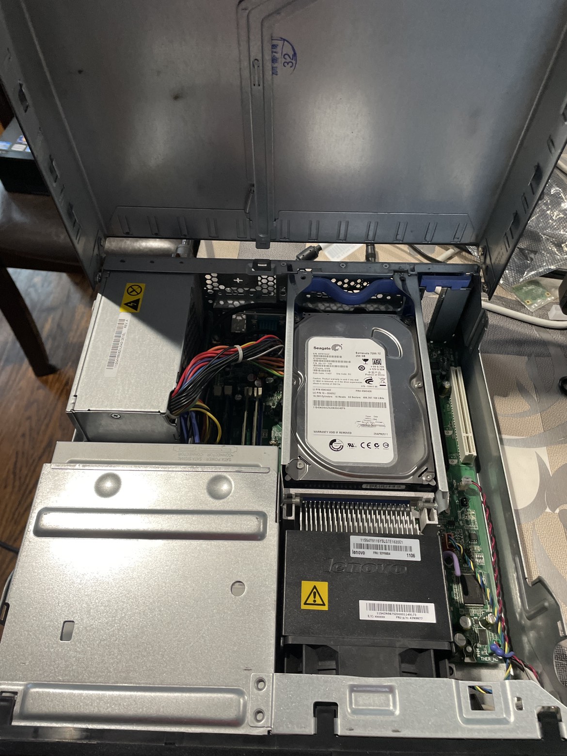 LENOVO Win 10 PC - photo 2
