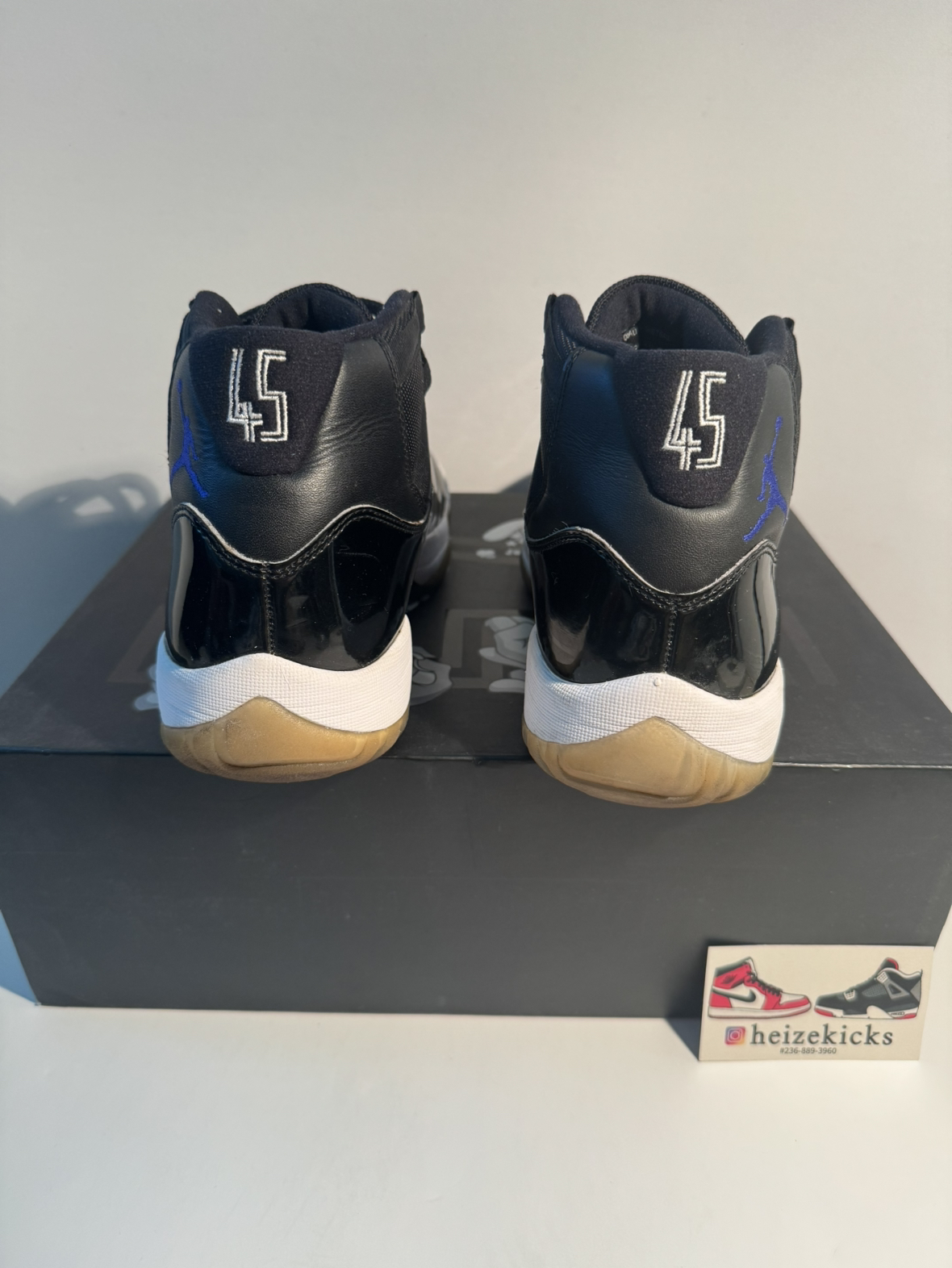 Air Jordan 11 Space Jam image indicator(4)