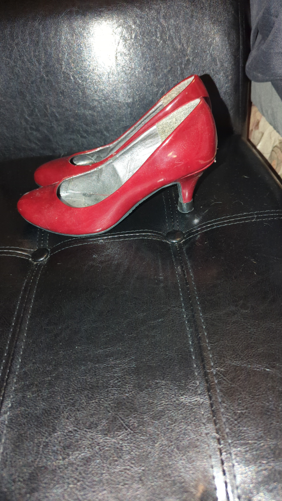 red closed-toe kitten heels - photo 2
