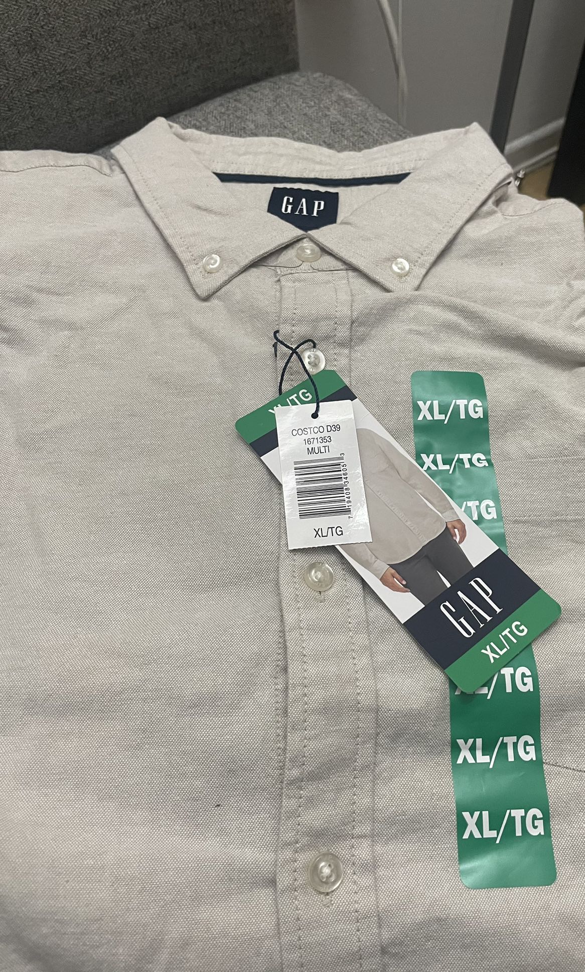 Gap Men’s XL shirt  brand new