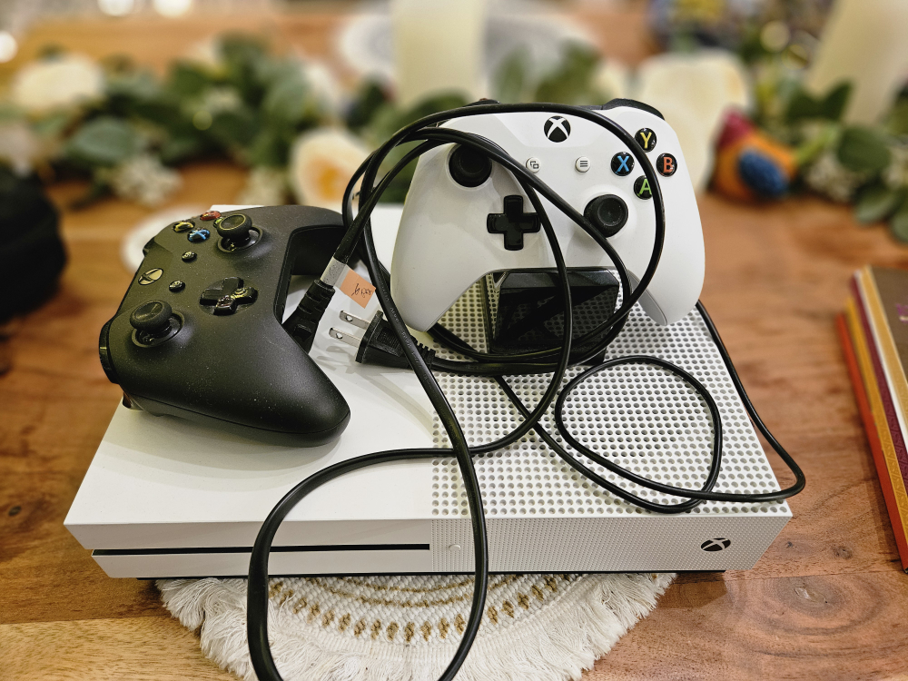 Xbox Series One 500gb Console  + 2 games
