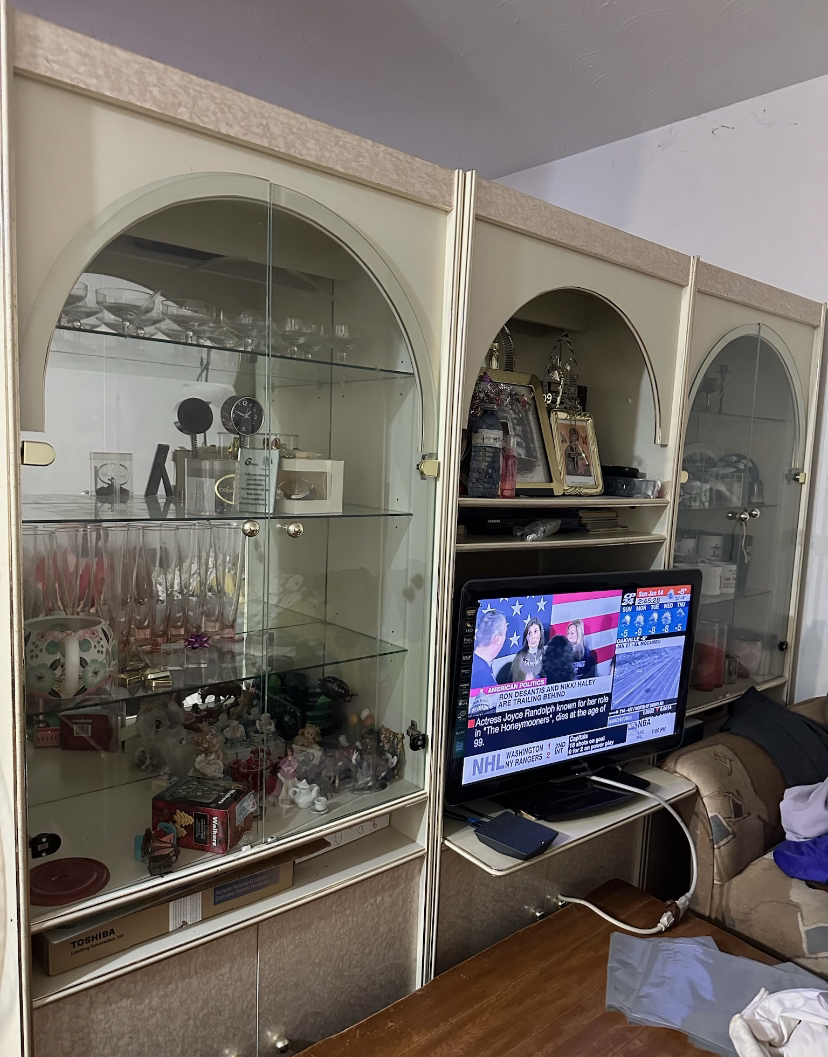 Day 4🥕3 piece shelving display and TV ENTERTAINMENT -MOVING SALE image indicator(2)