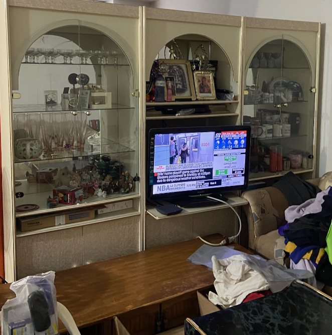 FREE FURNITURE. PICK UP TODAY 169 Jameson Ave image indicator(3)