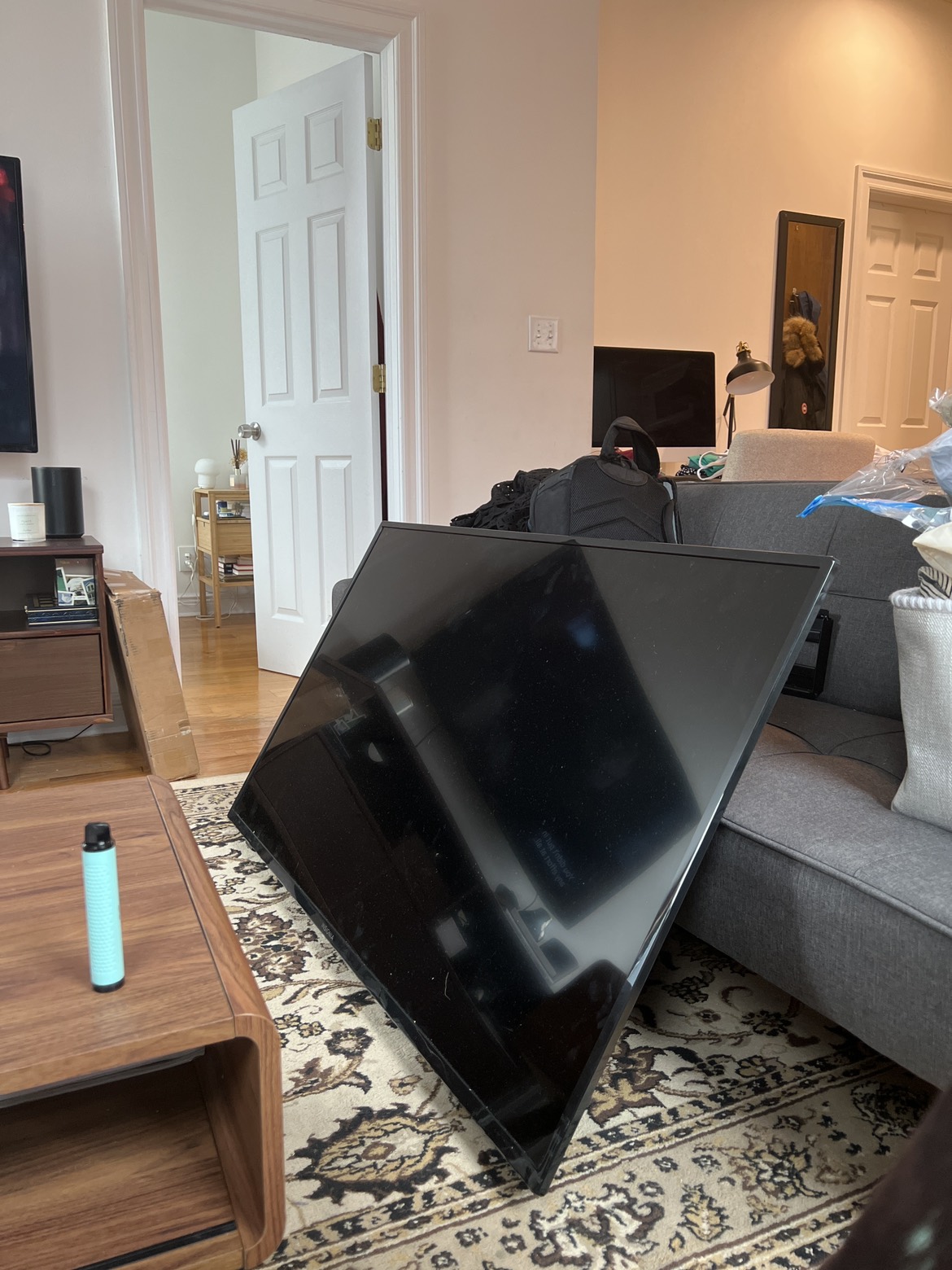 Fire Insignia TV 55” Inches & Wallmount - photo 3