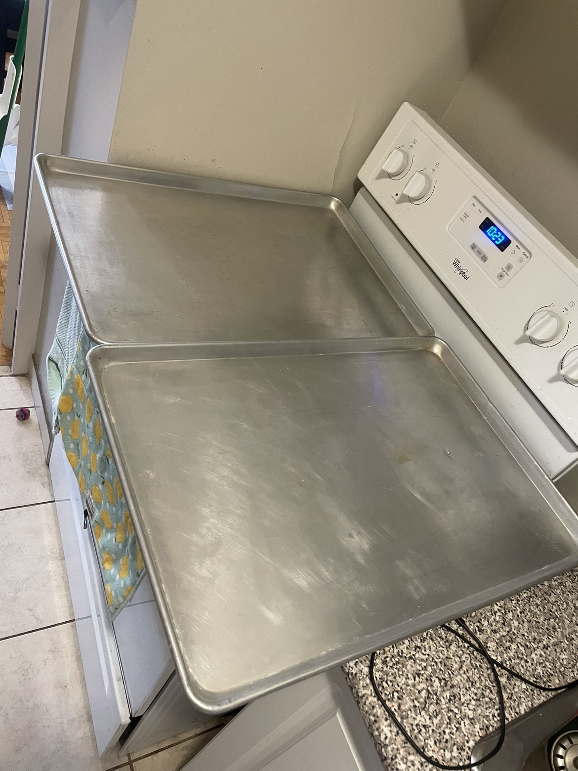 2 restaurant-quality aluminum baking pans by Uline (26x18x1) image indicator(2)