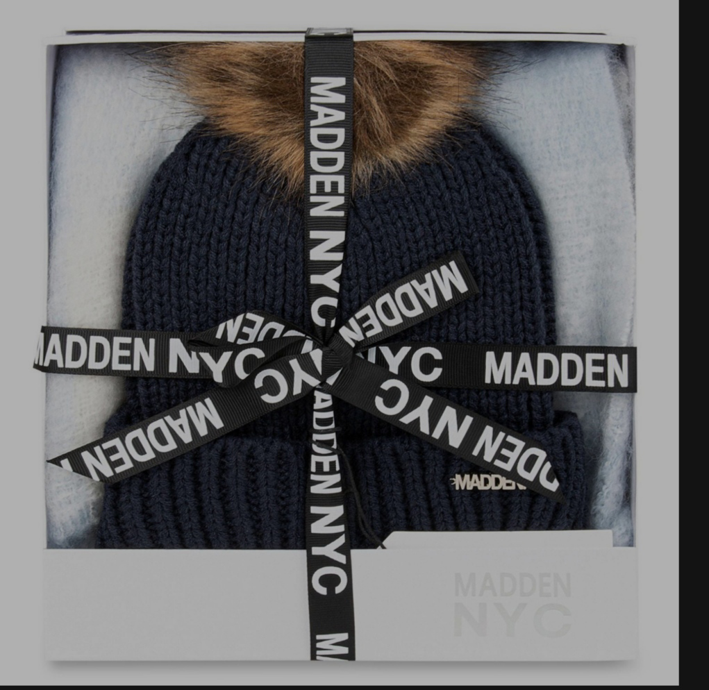 Madden NYC Toque & Scarf Gift Set